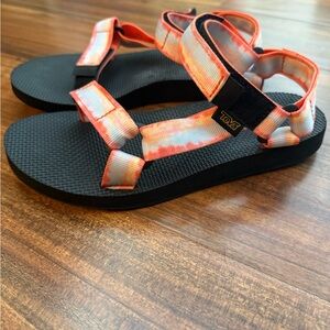 NWOT Teva tie dye Sandals